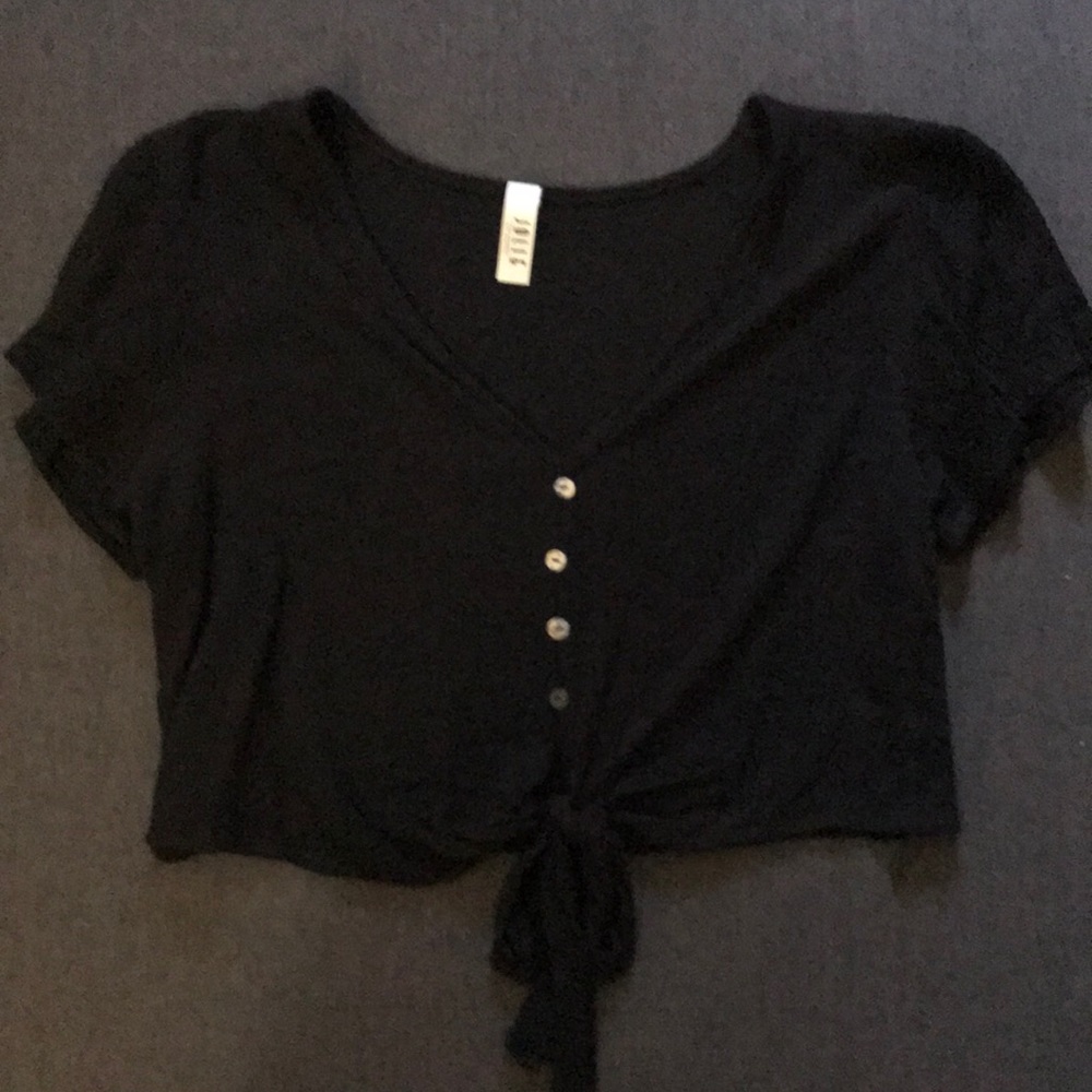 Jolie black, cropped tie top